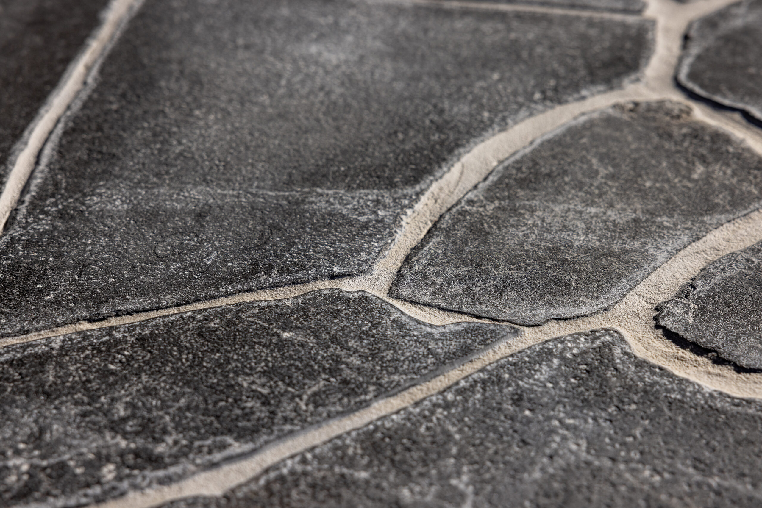 Crazypave Limestone Raven 20mm - Image 3
